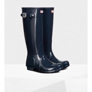 Hunter Navy Tall Glossy boot includes nwot socks